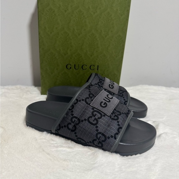 Gucci Black and Gray Slide Sandals with Embossed Logo - Picture 2 of 6